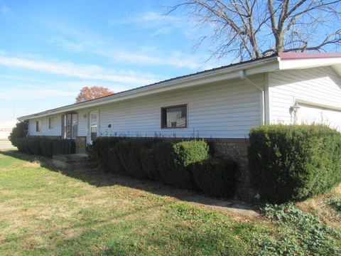 Photo of 106 W Lincoln Avenue, Ogden, IL 61859 (MLS # 12624228)