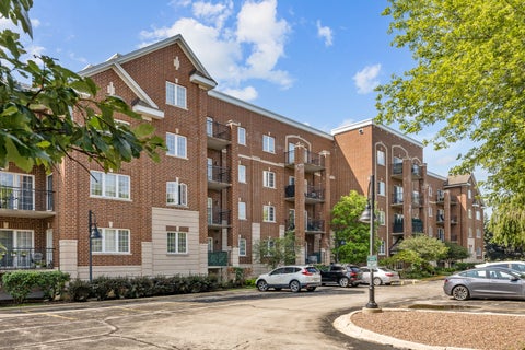 Tiny photo for 1479 N MILWAUKEE Avenue #307, Libertyville, IL 60048 (MLS # 12729557)