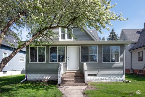 Single Family Residence in DeKalb IL 815 Grove Street.jpg