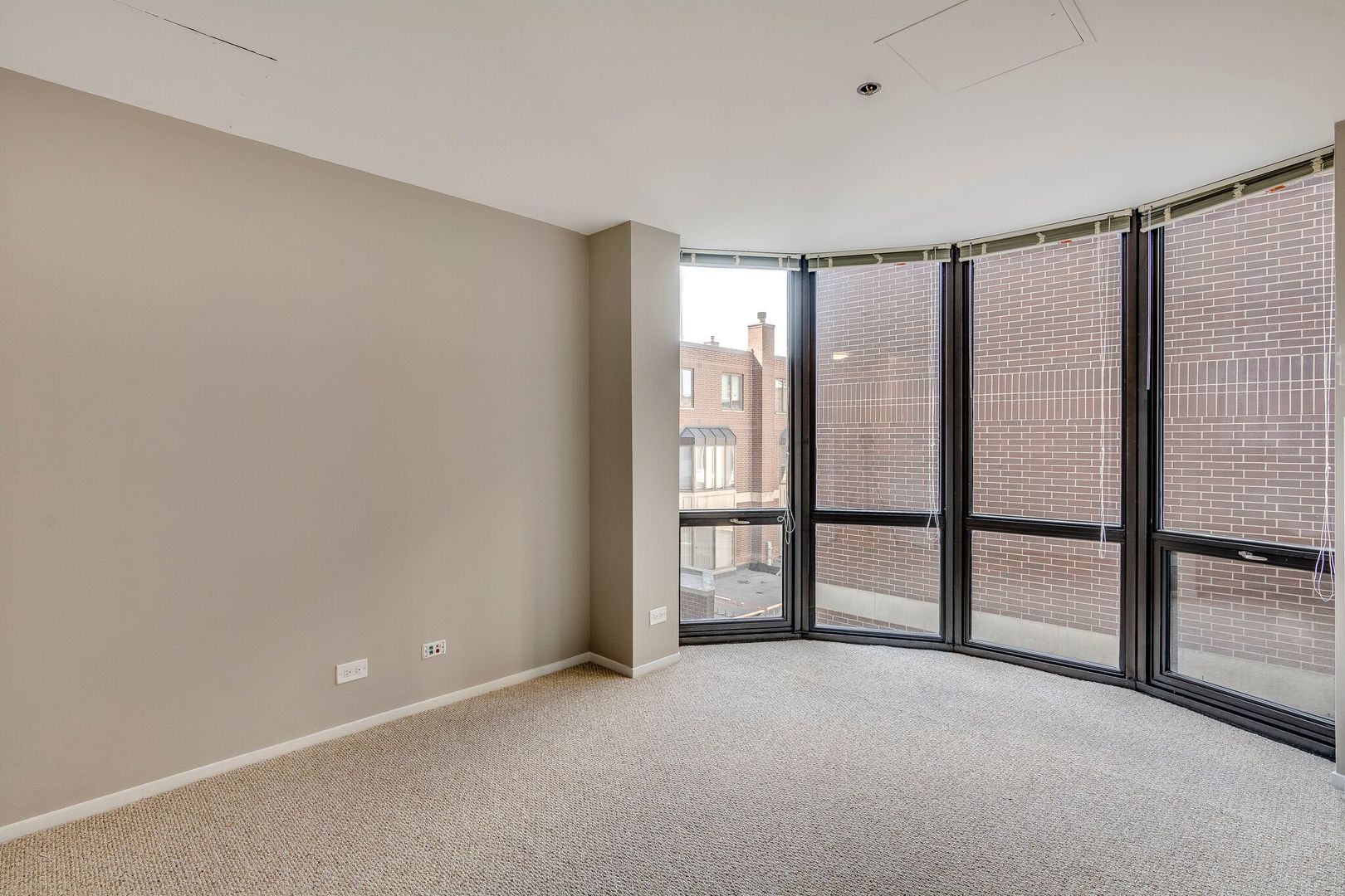 Chicago, Illinois 60614, United States, 3 Bedrooms Bedrooms, ,3 BathroomsBathrooms,Residential,Active,230306