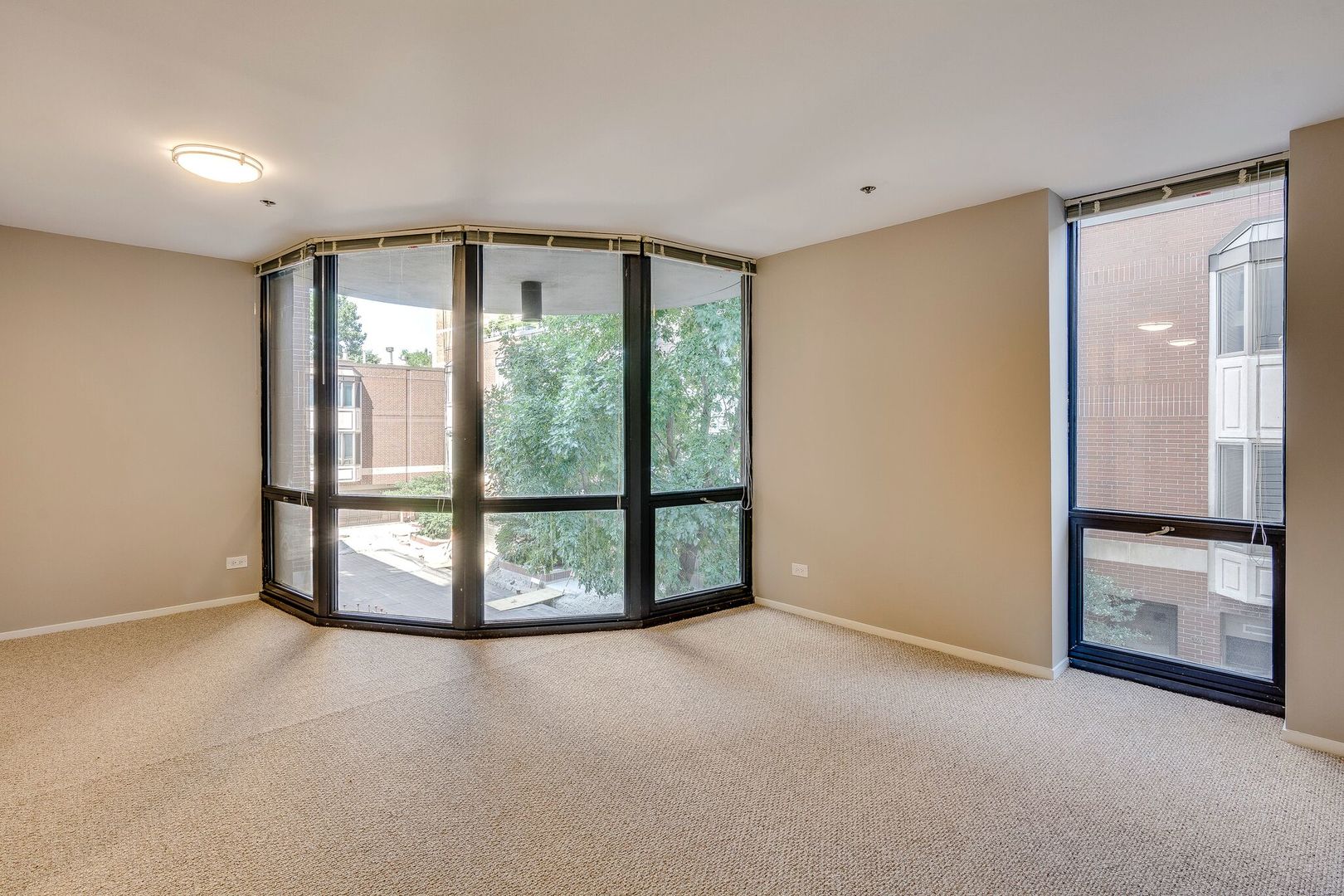 Chicago, Illinois 60614, United States, 3 Bedrooms Bedrooms, ,3 BathroomsBathrooms,Residential,Active,230306