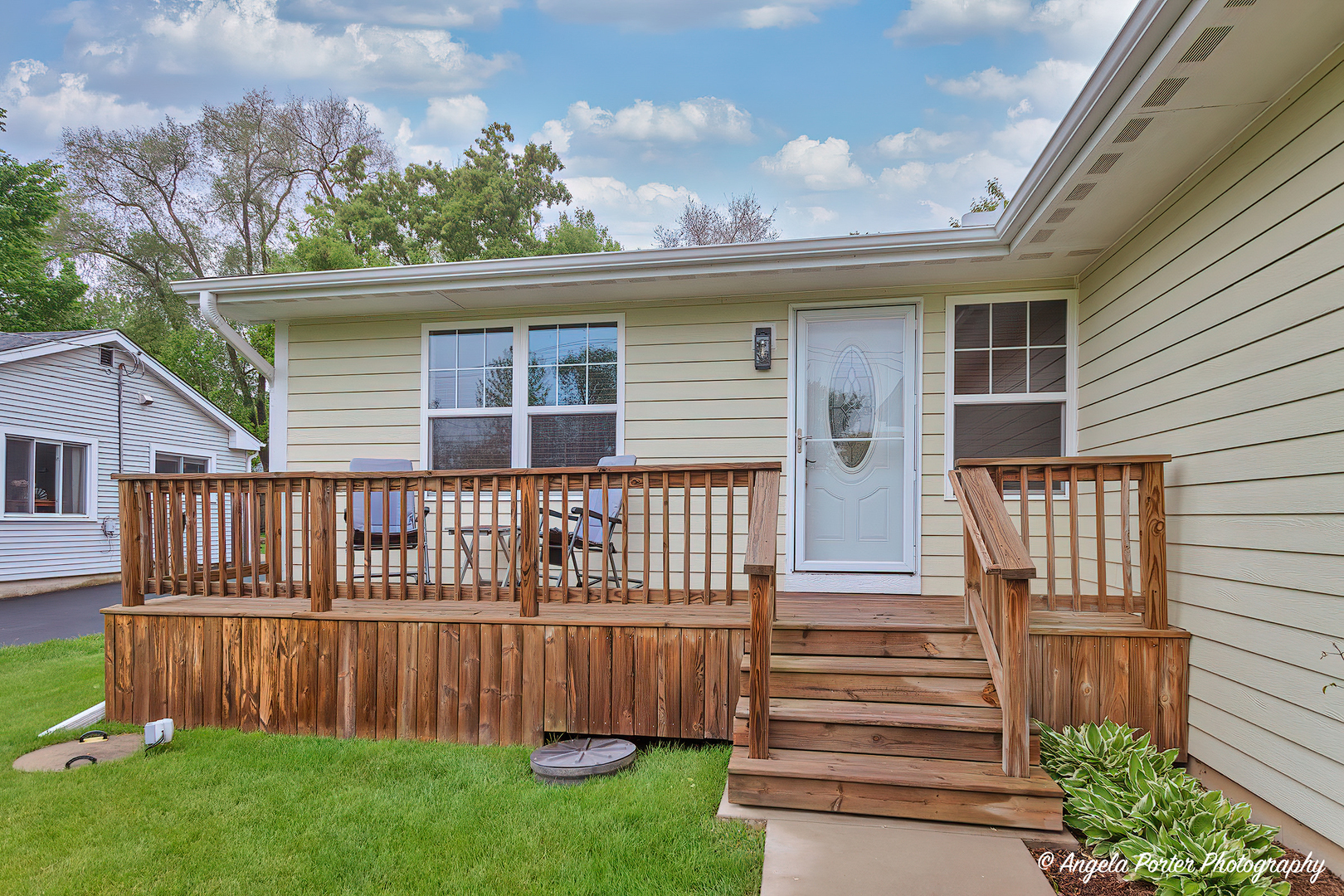 2505 S HARRIET Lane