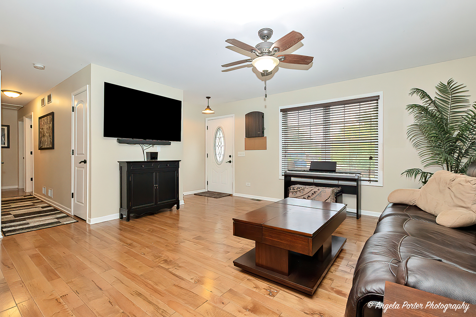 2505 S HARRIET Lane