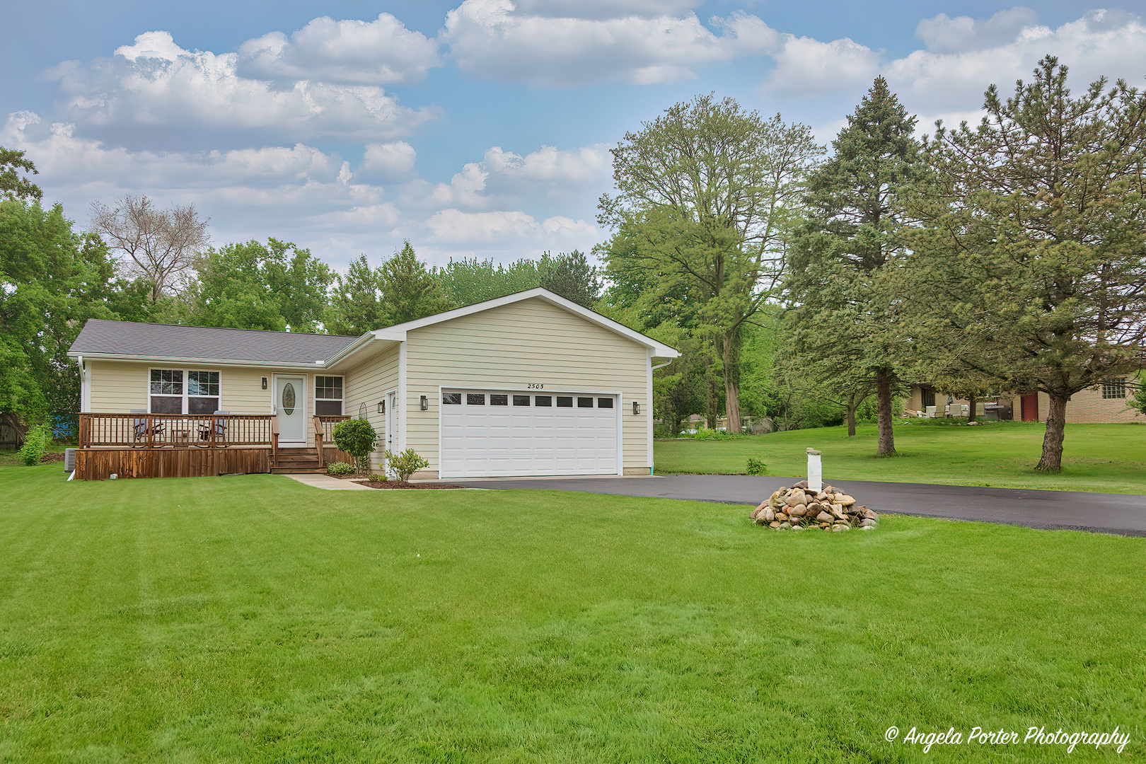 2505 S HARRIET Lane