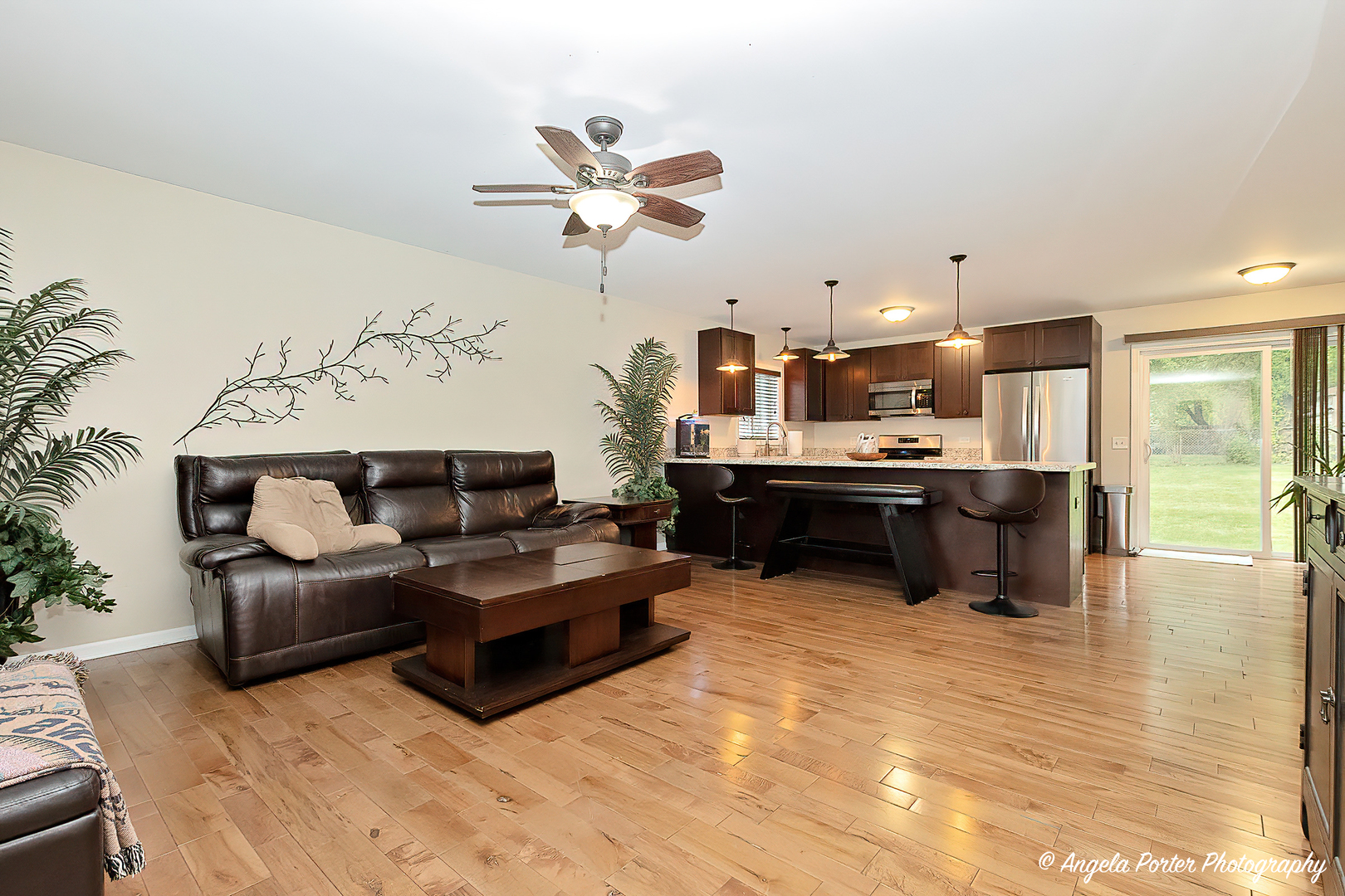 2505 S HARRIET Lane