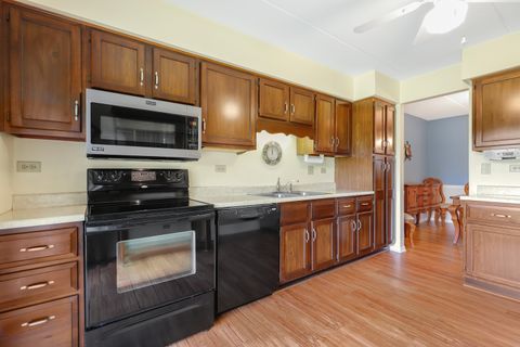 Tiny photo for 6223 Lakepark Lane #A, Willowbrook, IL 60527 (MLS # 12477181)