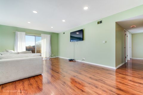 Tiny photo for 9820 S Pulaski Road #314, Oak Lawn, IL 60453 (MLS # 12515957)