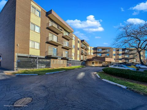 Tiny photo for 9820 S Pulaski Road #314, Oak Lawn, IL 60453 (MLS # 12515957)