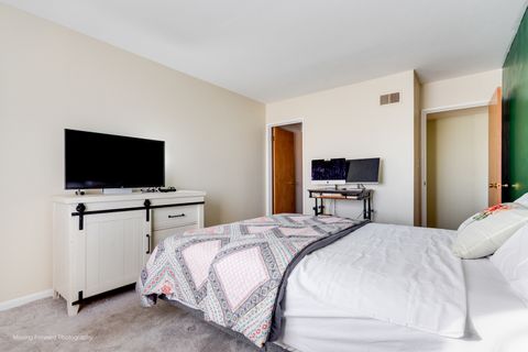 Tiny photo for 9820 S Pulaski Road #314, Oak Lawn, IL 60453 (MLS # 12515957)