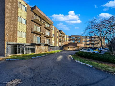 Tiny photo for 9820 S Pulaski Road #314, Oak Lawn, IL 60453 (MLS # 12515957)
