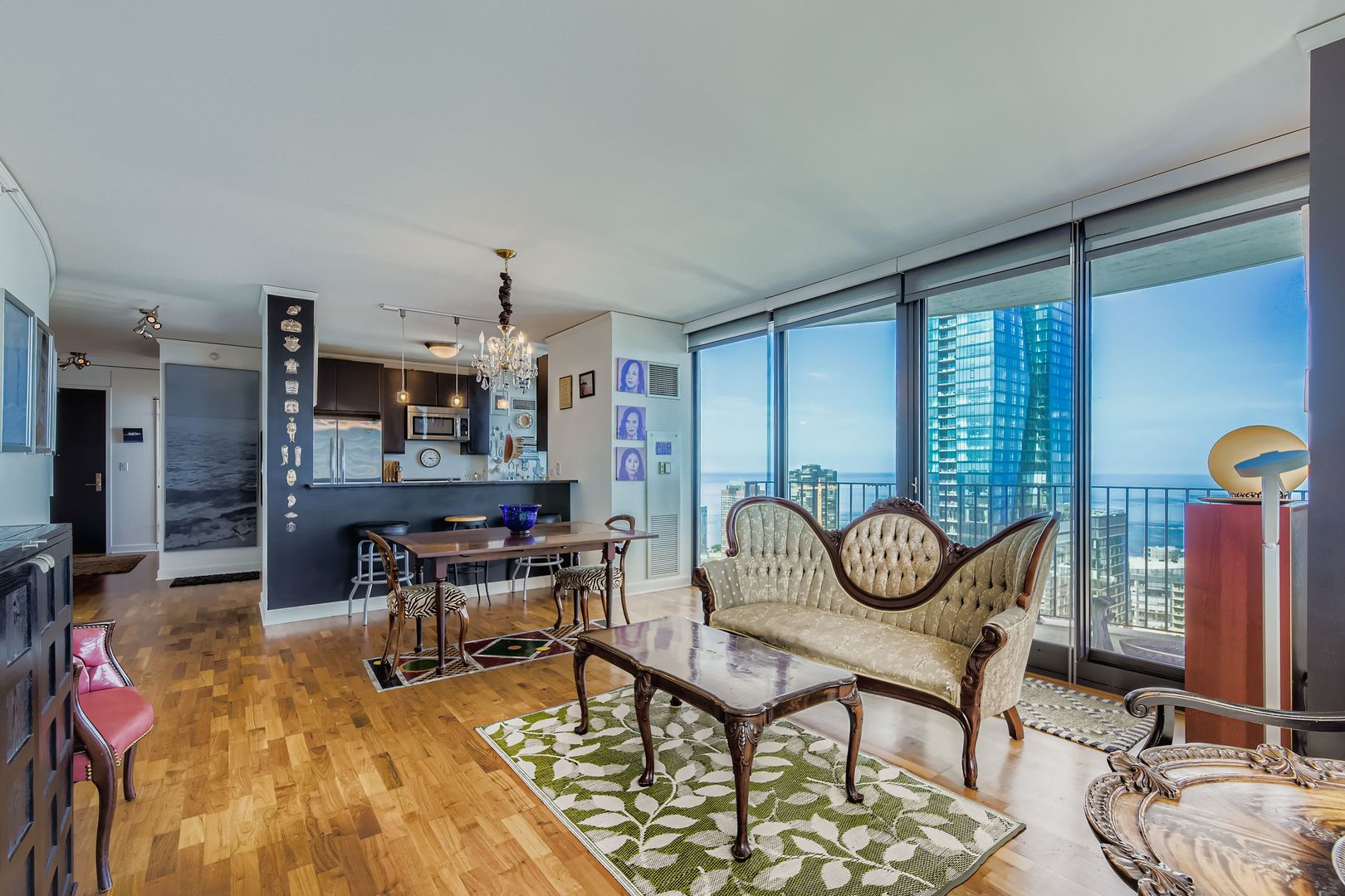 225 N Columbus Drive 6106