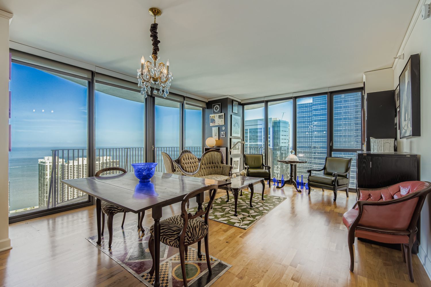 225 N Columbus Drive 6106