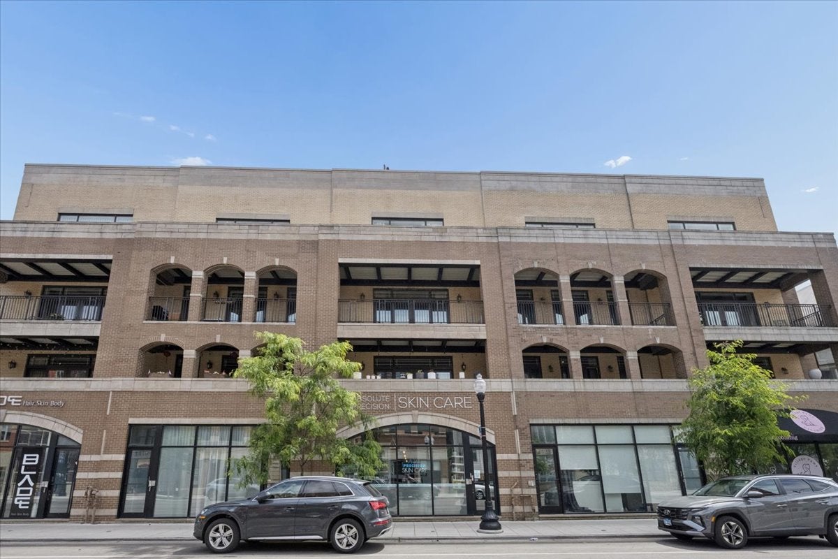 1423 W BELMONT Avenue 4