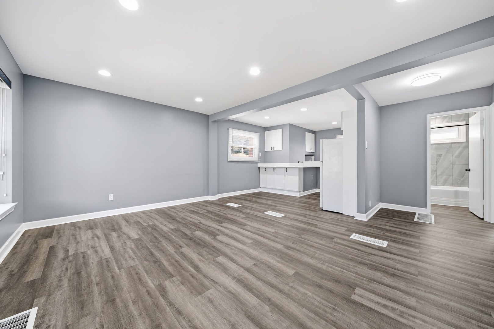 17617 Burnham Avenue