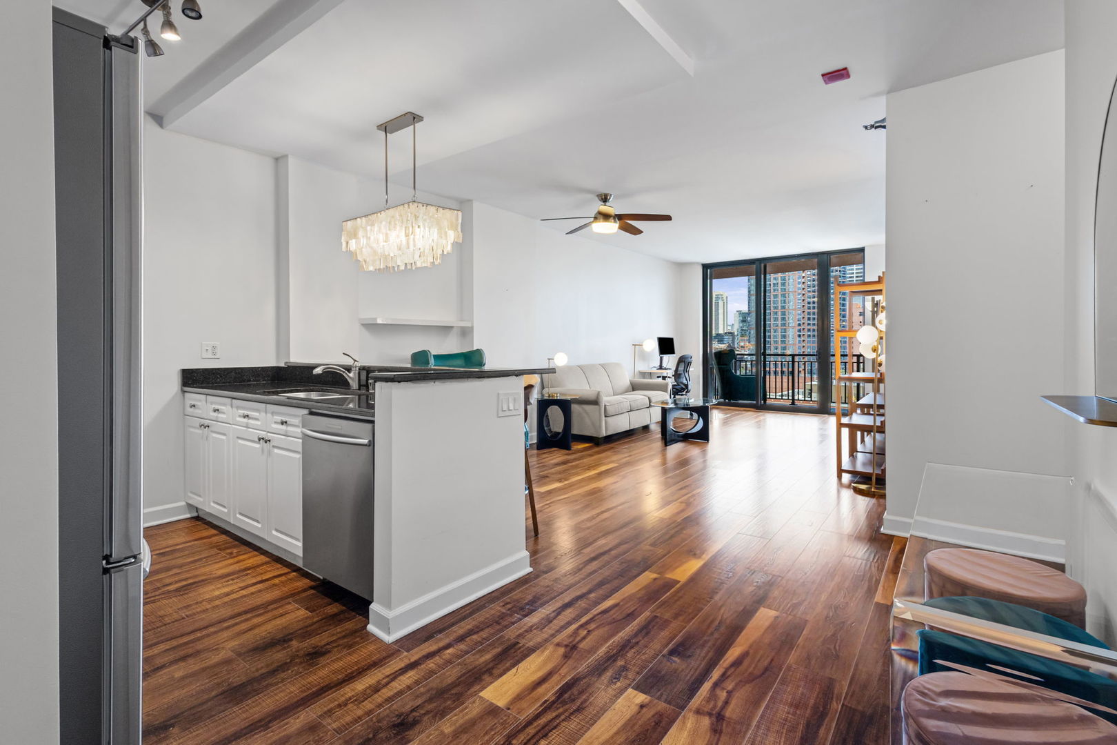 330 N JEFFERSON Street 1003