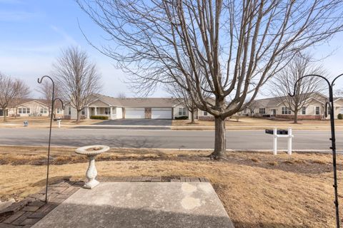 Tiny photo for 16346 Crescent Lake Drive, Crest Hill, IL 60403 (MLS # 12571425)
