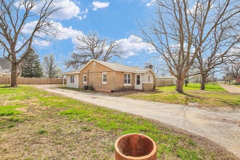 Photo of 106 E Harrison Street, Catlin, IL 61817 (MLS # 12599654)