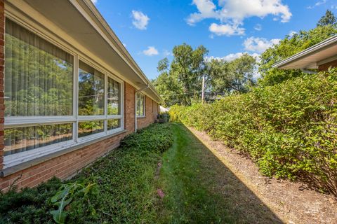 Tiny photo for 236 Bristol Street, Northfield, IL 60093 (MLS # 12500747)