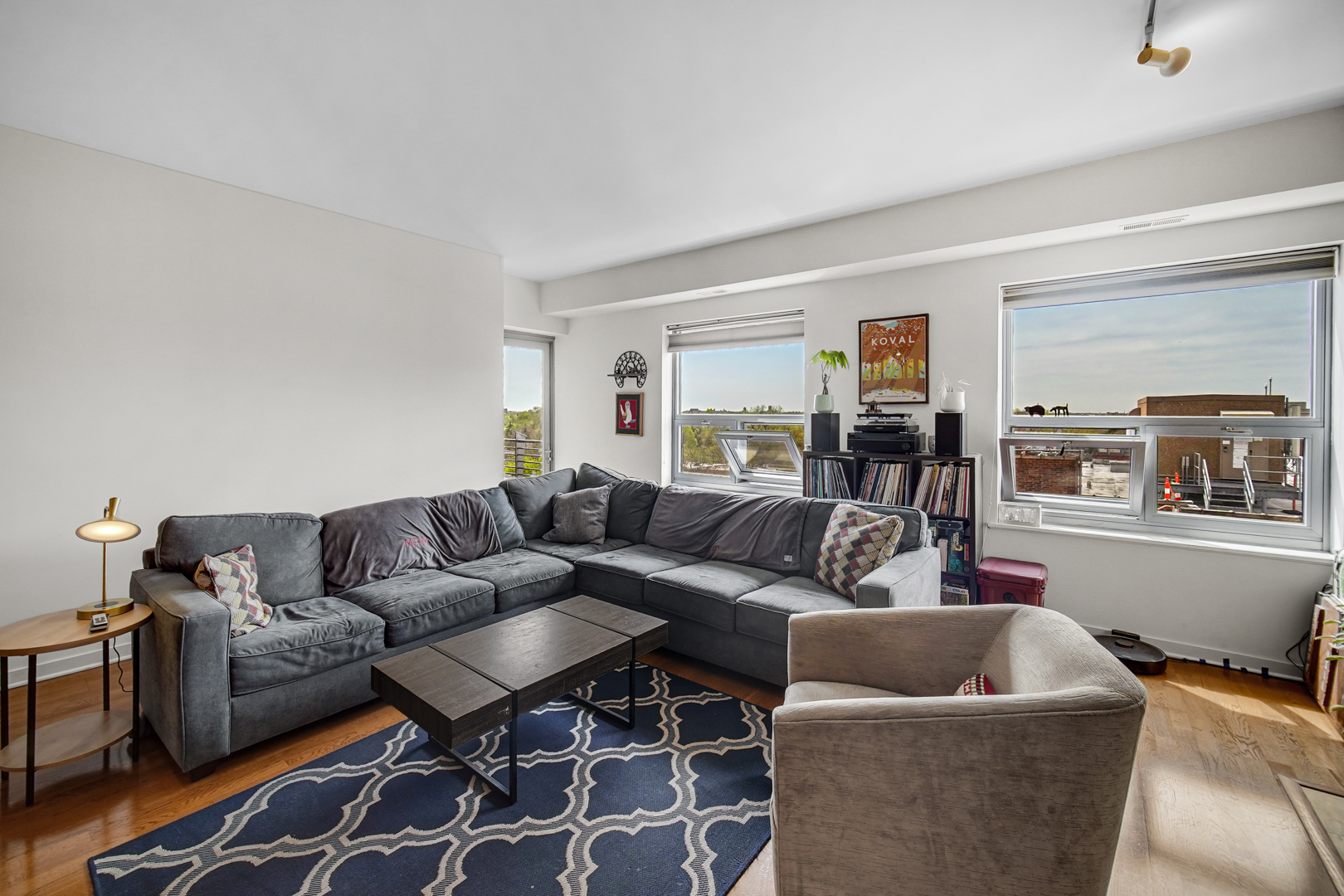4350 N Broadway Street 810