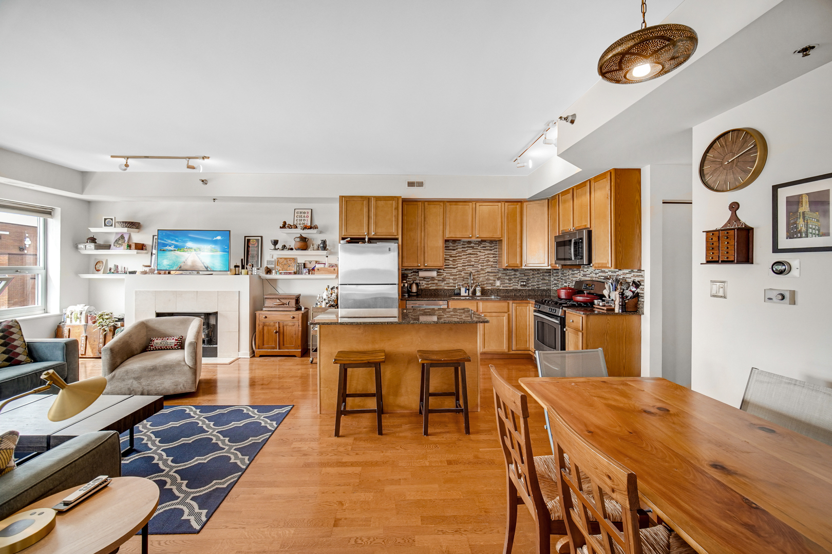 4350 N Broadway Street 810