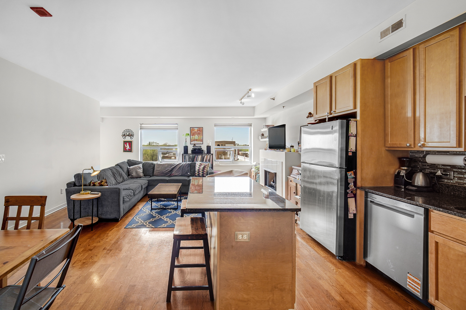 4350 N Broadway Street 810