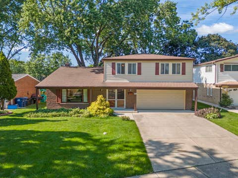 Photo of 30 W Kathleen Drive, Des Plaines, IL 60016 (MLS # 12652716)