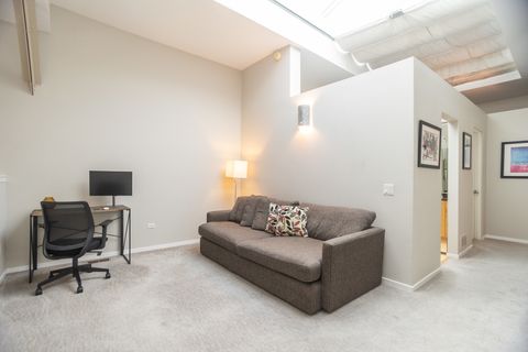 Tiny photo for 1130 W Cornelia Avenue #D, Chicago, IL 60657 (MLS # 12529575)