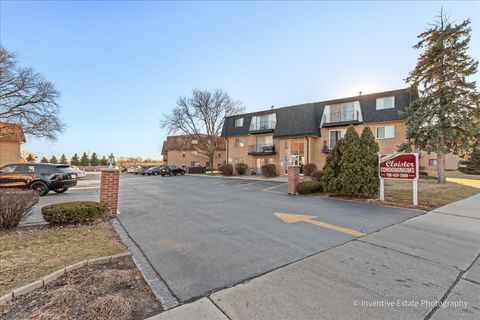 Tiny photo for 4819 W 109th Street #3-103, Oak Lawn, IL 60453 (MLS # 12572237)