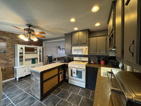 Tiny photo for 450 E 7th Street Court E, Milan, IL 61264 (MLS # 12591283)