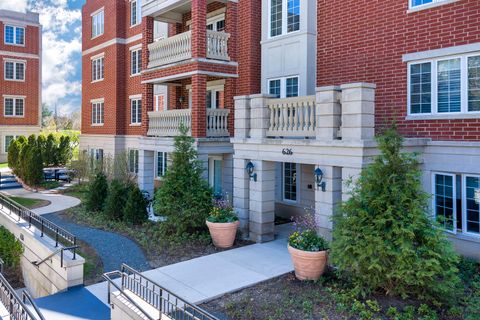 Tiny photo for 626 Homewood Avenue #405, Highland Park, IL 60035 (MLS # 12621146)