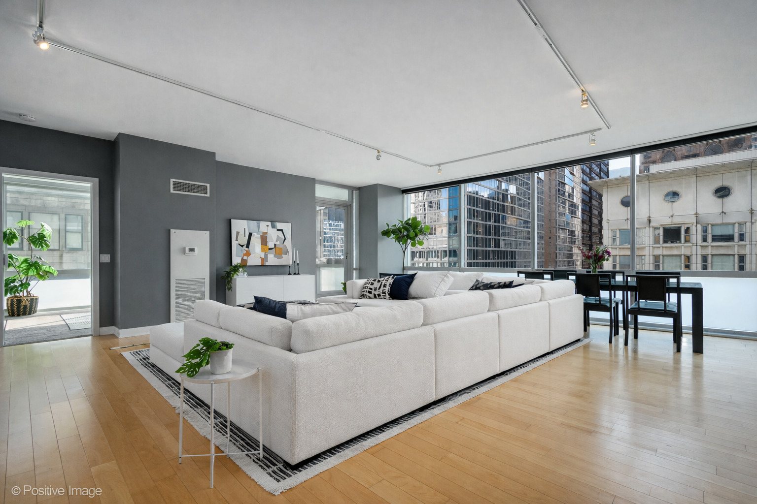 8 E RANDOLPH Street 1208