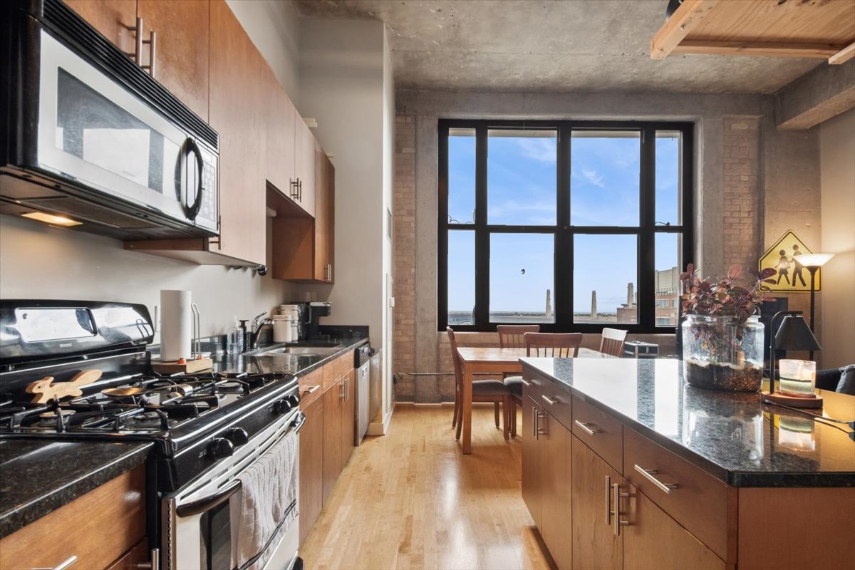 320 E 21ST Street 807