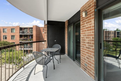 Tiny photo for 1605 E Central Road #304A, Arlington Heights, IL 60005 (MLS # 12709442)