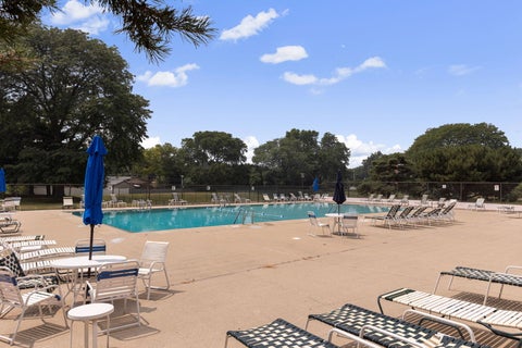 Tiny photo for 1605 E Central Road #304A, Arlington Heights, IL 60005 (MLS # 12709442)