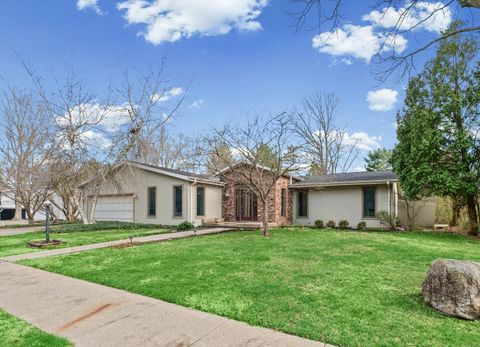 Tiny photo for 205 E SHERWIN Circle, Urbana, IL 61802 (MLS # 12602071)