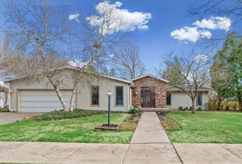 Photo of 205 E SHERWIN Circle, Urbana, IL 61802 (MLS # 12602071)