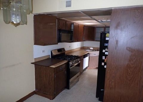 Tiny photo for 400 Park Avenue #211, Calumet City, IL 60409 (MLS # 12324271)