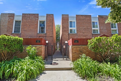 Photo of 1615 W Greenleaf Avenue #F, Chicago, IL 60626 (MLS # 12677369)