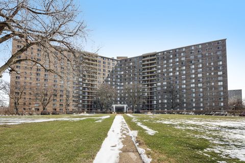 Photo of 7141 N Kedzie Avenue #1213, Chicago, IL 60645 (MLS # 12594465)