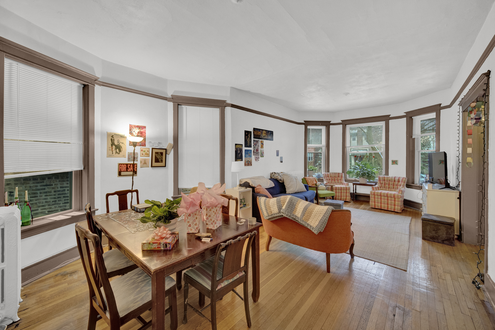 6315 N Lakewood Avenue