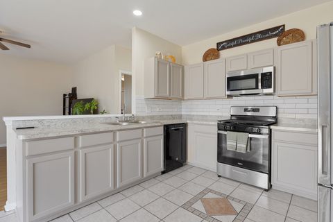 Tiny photo for 7 Elizabeth Court, Lake In The Hills, IL 60156 (MLS # 12579879)