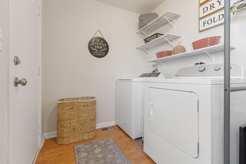 Tiny photo for 7 Elizabeth Court, Lake In The Hills, IL 60156 (MLS # 12579879)