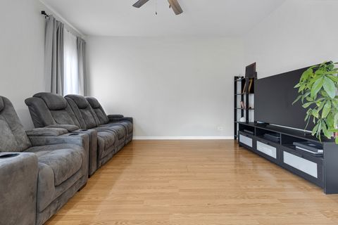 Tiny photo for 7 Elizabeth Court, Lake In The Hills, IL 60156 (MLS # 12579879)