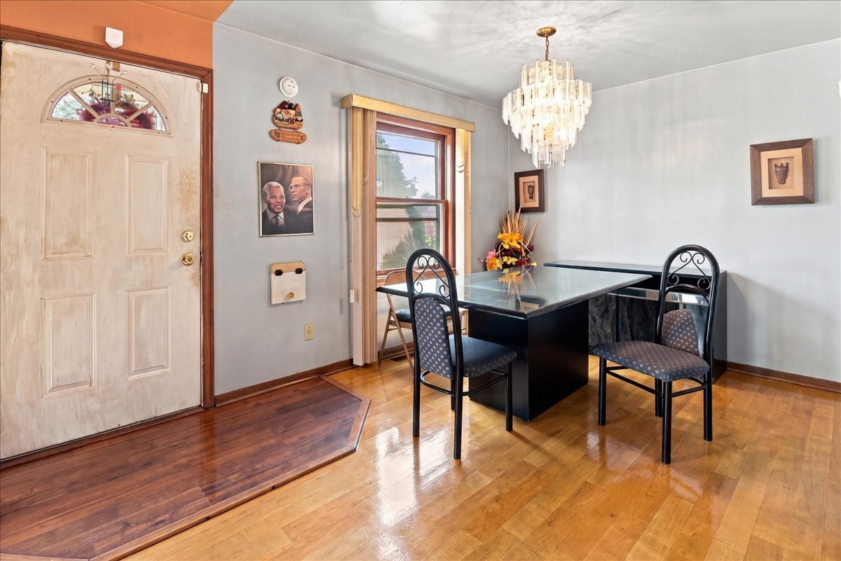 3816 W 84th Place
