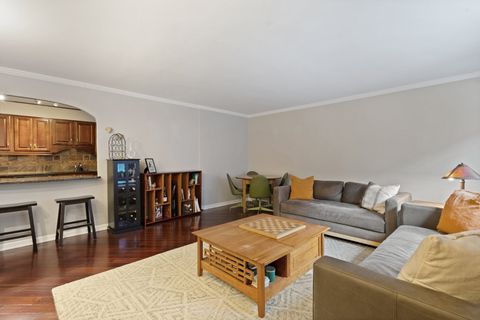 Tiny photo for 6118 N Sheridan Road #204, Chicago, IL 60660 (MLS # 12543869)