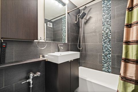 Tiny photo for 6118 N Sheridan Road #204, Chicago, IL 60660 (MLS # 12543869)