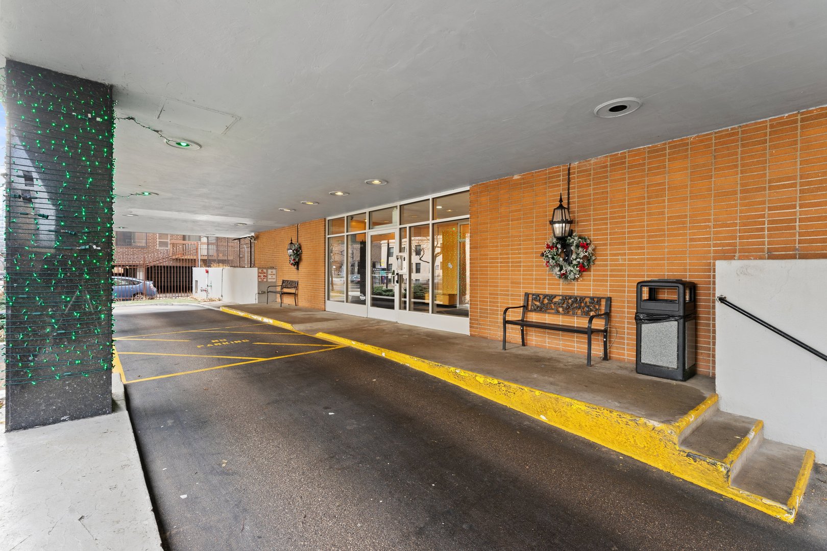 6118 N Sheridan Road 204