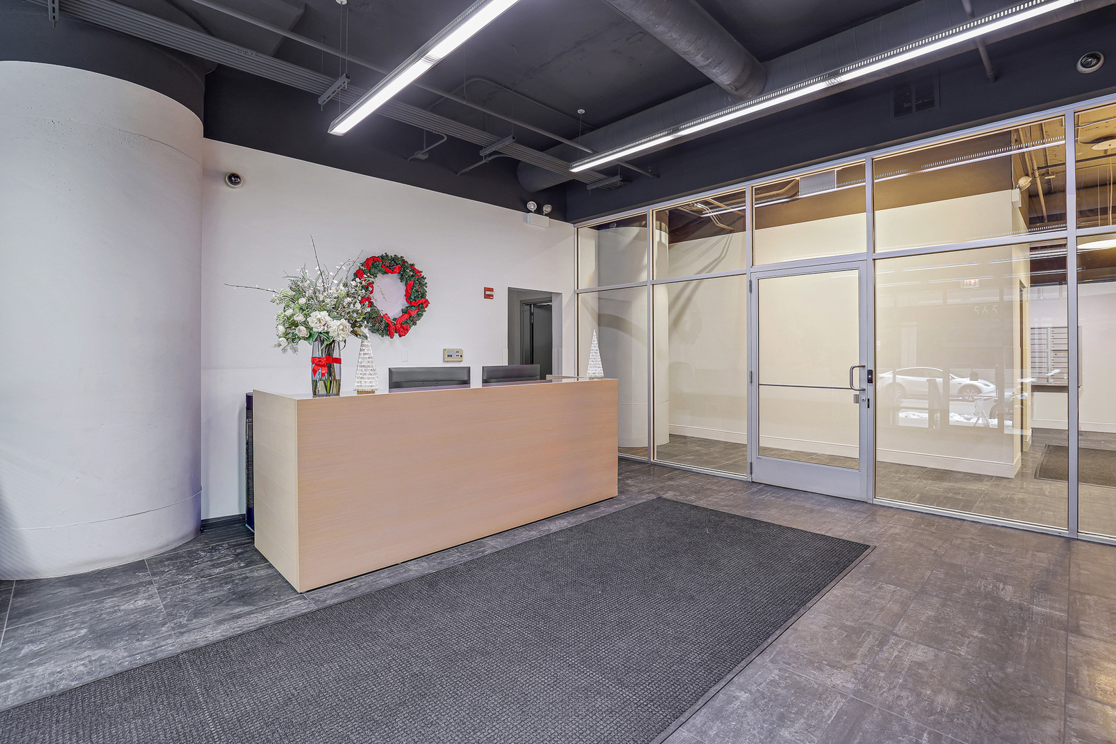 565 W QUINCY Street 1805