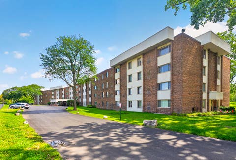 Photo of 841 N York Street #428, Elmhurst, IL 60126 (MLS # 12737960)