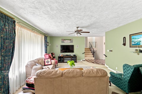 Tiny photo for 4 Vale Court, Moline, IL 61265 (MLS # 12708299)